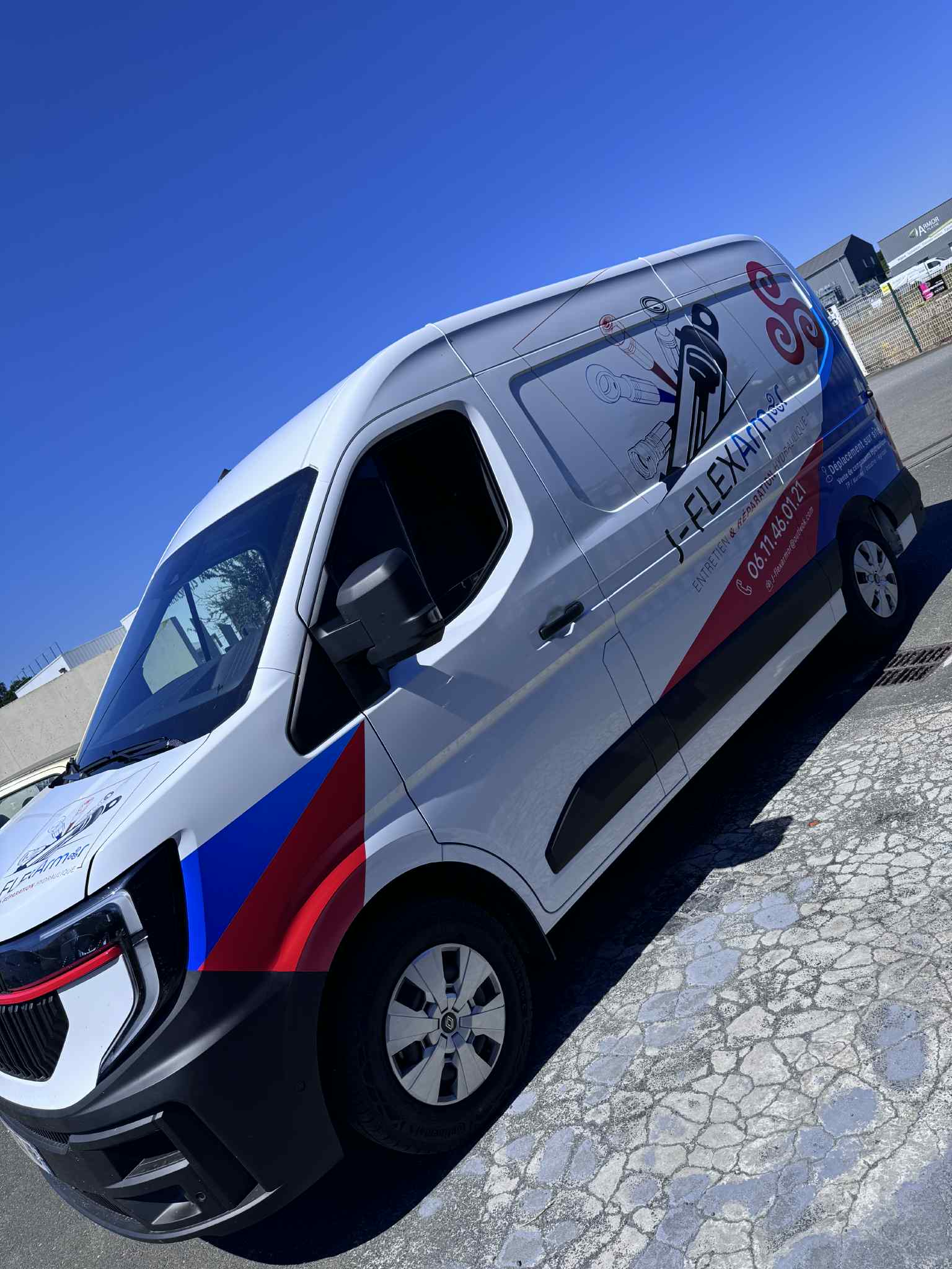 Camion d'intervention, équipé pour les dépannages hydraulique sur site