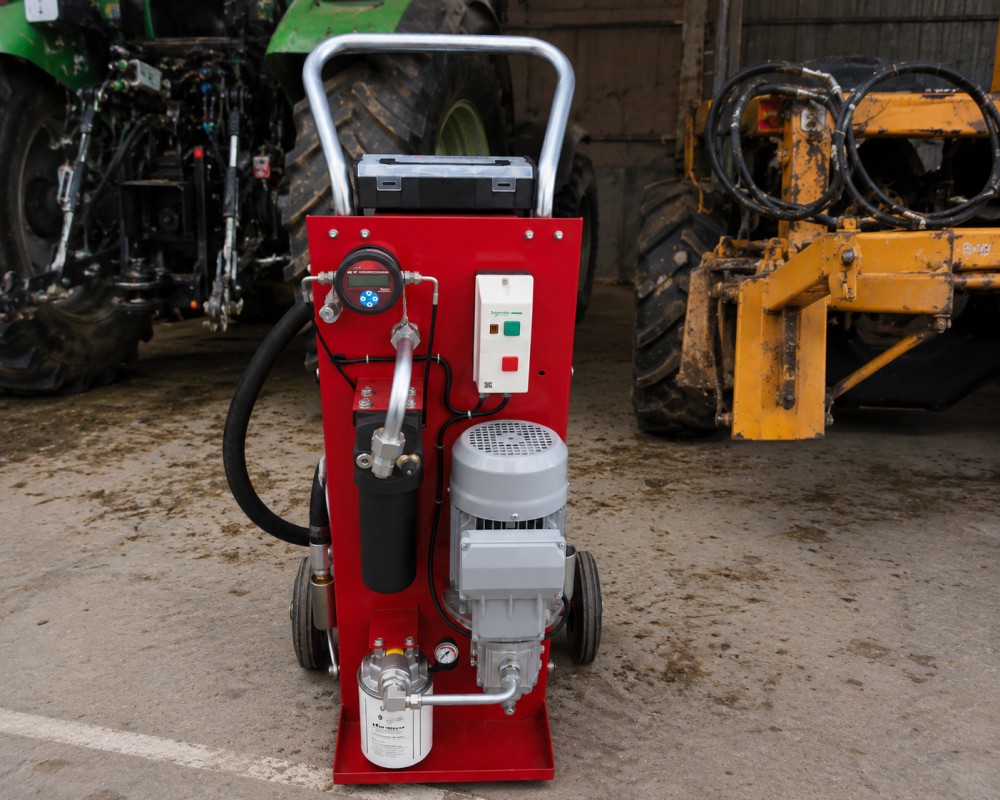 Groupe de filtration d'huile hydraulique mobile utilisé par J-Flex Armor pour la dépollution d'un circuit hydraulique.